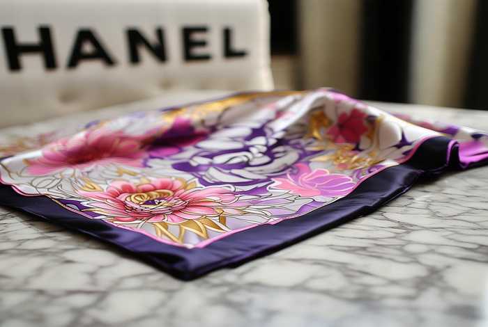 香奈儿丝巾多少钱一条（香奈儿一条丝巾大概要多少钱）