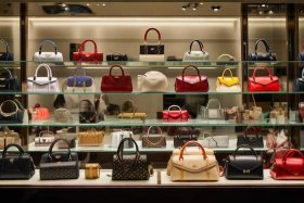 十多万的包包有哪些，十多万的包包有哪些品牌