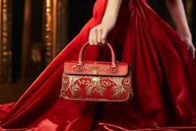十大轻奢品牌女包红谷，女包十大轻奢侈品牌排行榜