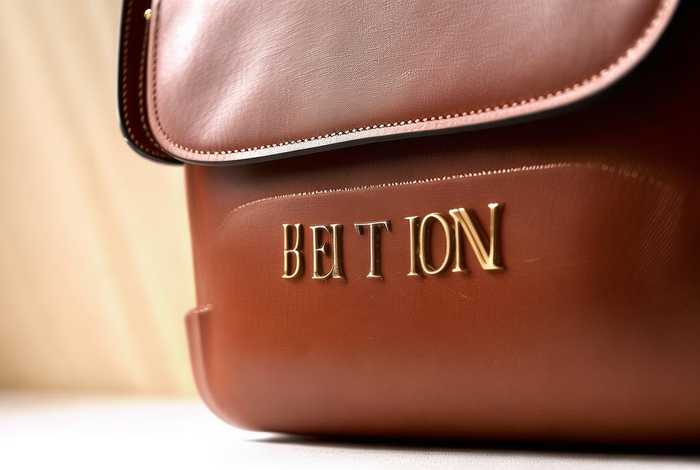 世界知名品牌皮具标志（世界知名品牌皮具标志图片）