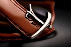 圣罗兰官网中国官方网皮带（圣罗兰皮带官网旗舰店）