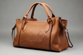 中老年妈妈大款帆布斜挎包；中老年人帆布斜挎包的图片