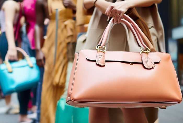 最适合年轻人的名牌包包（最适合年轻人的名牌包包有哪些）