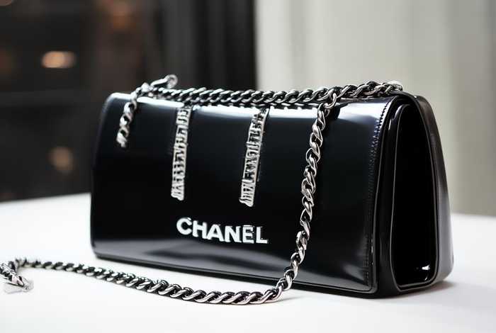 最新款香奈儿女包包价格和图片大全（最新款香奈儿女包包价格和图片大全集）