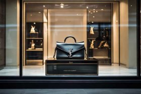 圣罗兰属于什么档次价格、圣罗兰属于什么档次价格的