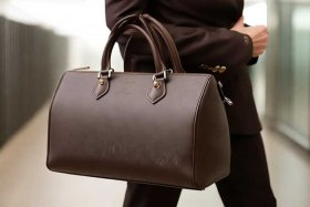 四十岁的女人适合背lv哪一款 四十岁的女人适合背lv哪一款包