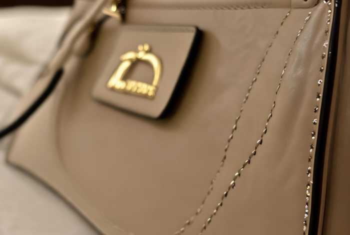 奢侈品牌包包的标志，奢侈品牌包包的标志是什么