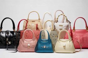 十大名牌女包布料图片（十大名牌女包布料图片及价格）