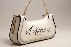 四个字的品牌包包有什么名字；四个字的品牌包包有什么名字图片