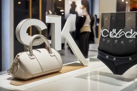 小ck包包和内裤ck是一个品牌吗；小ck包和ck内裤是一家的吗