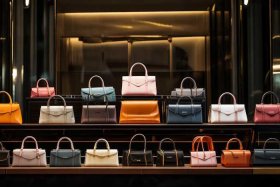 十大轻奢品牌女包logo，女包十大轻奢品牌排行榜