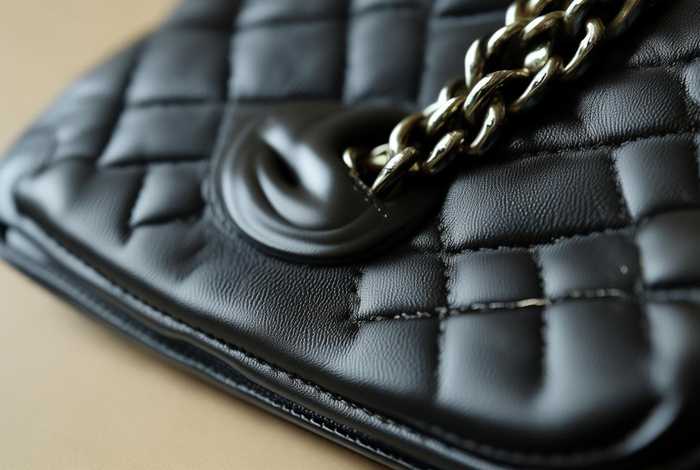 香奈儿正品包包会掉色么 - 香奈儿正品包包会掉色么吗