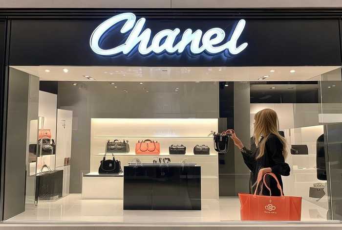 香奈儿包包线上哪里可以买；香奈儿包包可以在哪里购买