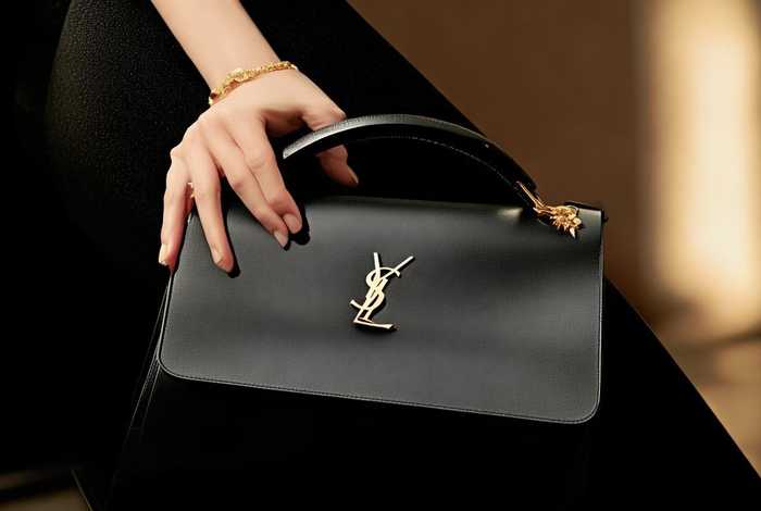 圣罗兰官网女包按扣；圣罗兰官网女包经典款