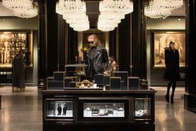 圣罗兰品牌属于什么档次的、圣罗兰品牌属于什么档次的牌子