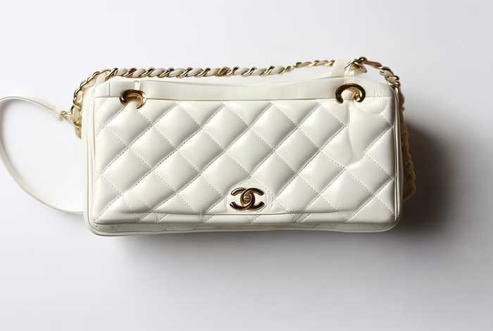 香奈儿19bag官方价格白色（香奈儿19bag颜色）