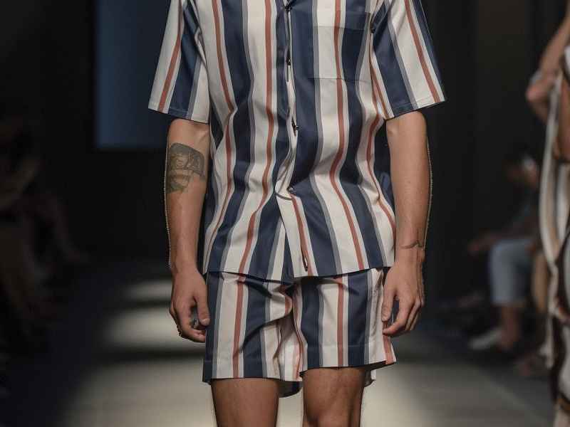 prada男包价格及图片，prada男包价格和图片
