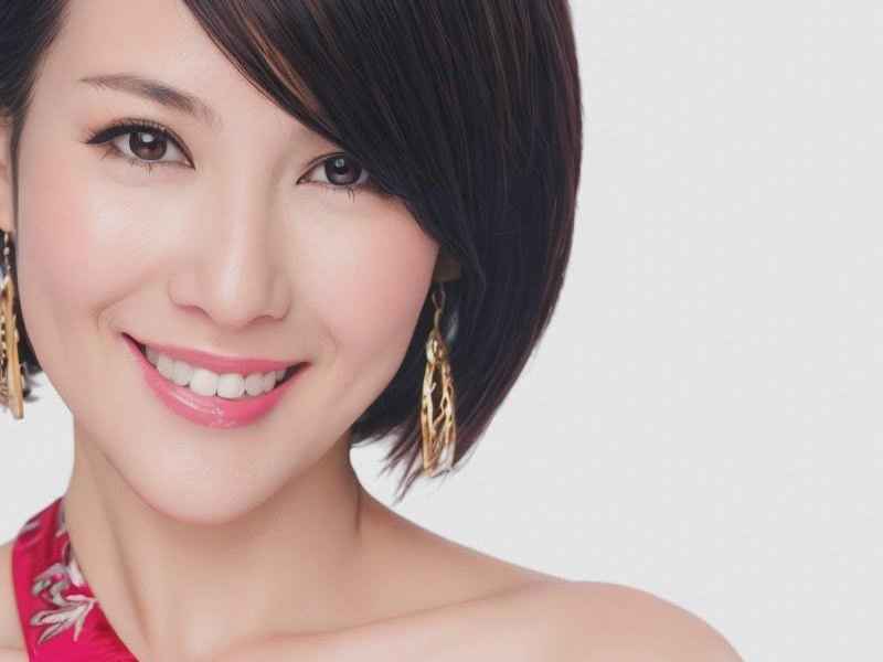 三个字的女歌手 三个字的女歌手两个手