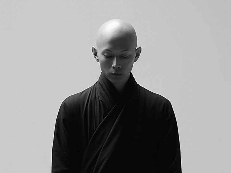 三条杠奢侈品衣服白黑红;奢侈品红白蓝三条杠的什么牌子 三条杠奢侈品衣服白黑红;奢侈品红白蓝三条杠的什么牌子