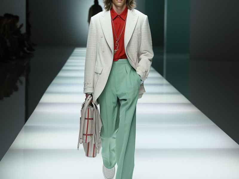 prada品牌官网女包（prada 官网中国女包2020）