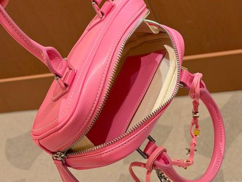 18岁女孩适合背什么品牌的包、18岁女孩适合背什么品牌的包包呢