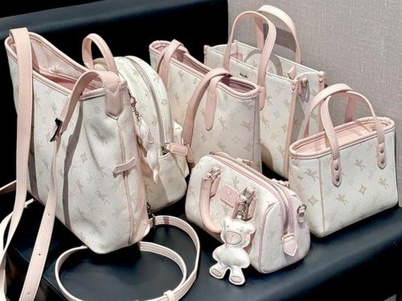 18岁女孩包包品牌推荐(18岁女孩包包品牌推荐大全) 18岁女孩包包品牌推荐(18岁女孩包包品牌推荐大全)