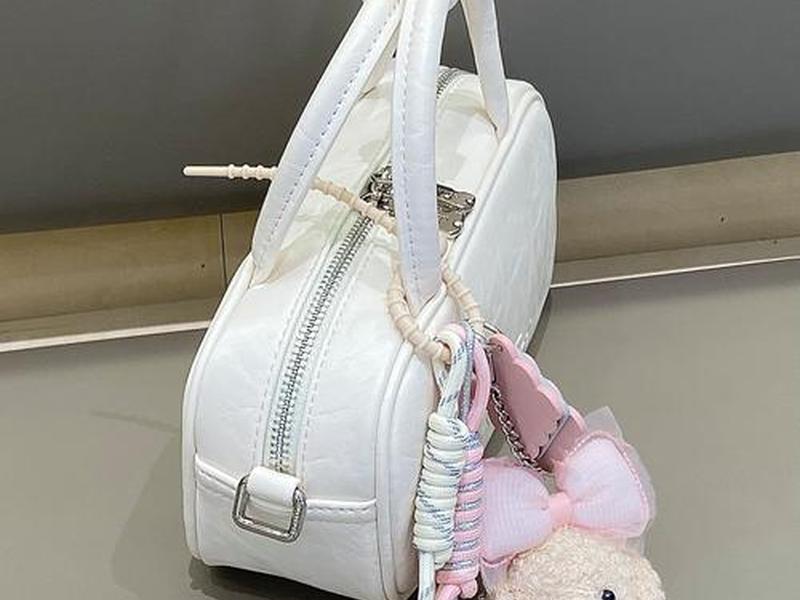 18岁女孩包包品牌推荐(18岁女孩包包品牌推荐大全) 18岁女孩包包品牌推荐(18岁女孩包包品牌推荐大全)