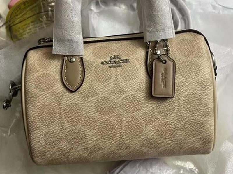 12岁女孩背的包包品牌；12岁女孩背的包包品牌叫什么