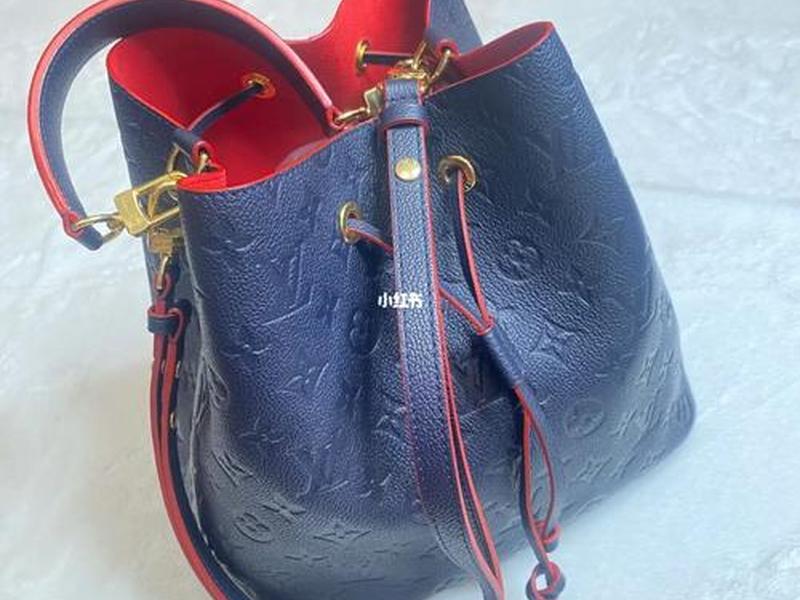 b标志的包包 b标志的包包品牌蓝色水桶 b标志的包包 b标志的包包品牌蓝色水桶
