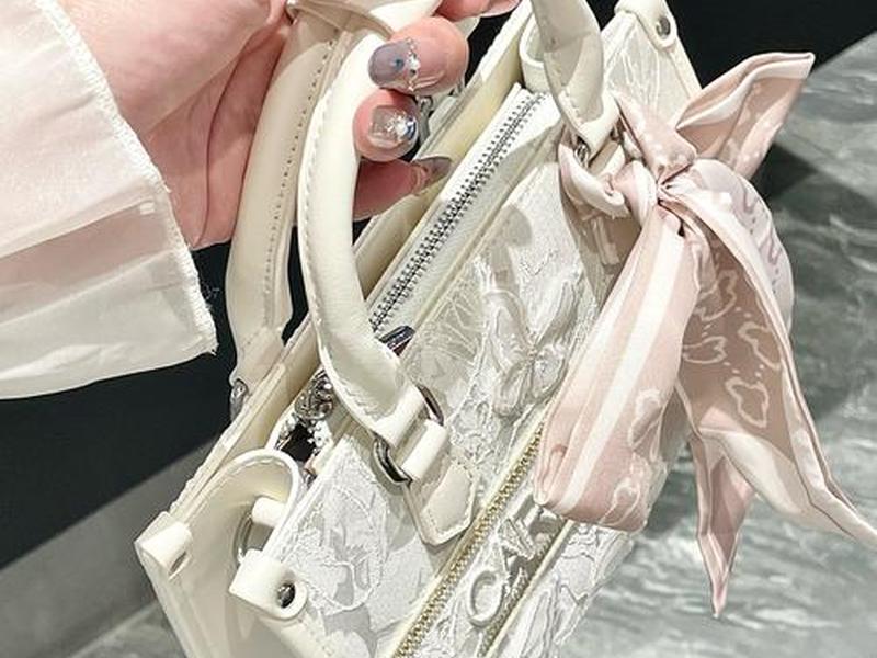 20岁女孩适合的包包品牌(20岁女孩适合的包包品牌有哪些) 20岁女孩适合的包包品牌(20岁女孩适合的包包品牌有哪些)