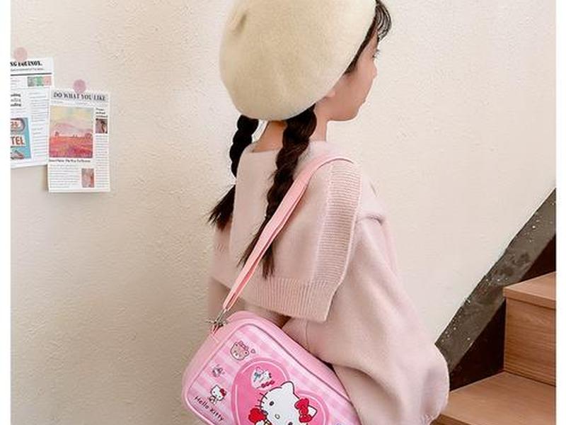 12岁女孩斜挎包（12岁女孩斜挎包图片）