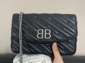 b字是什么牌子的包 b字是什么牌子的包包品牌