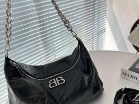 B字母标志的包包是什么牌子 b字母标志的包包是什么牌子