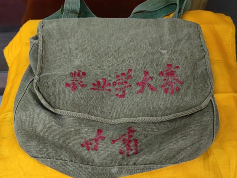 70年代的包是什么样子（70年代的包是什么样子的）