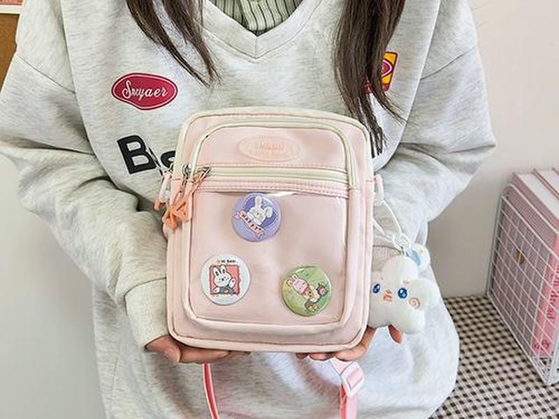 12岁女孩包包2026新款 12岁女孩包包里必备物品 12岁女孩包包2026新款 12岁女孩包包里必备物品
