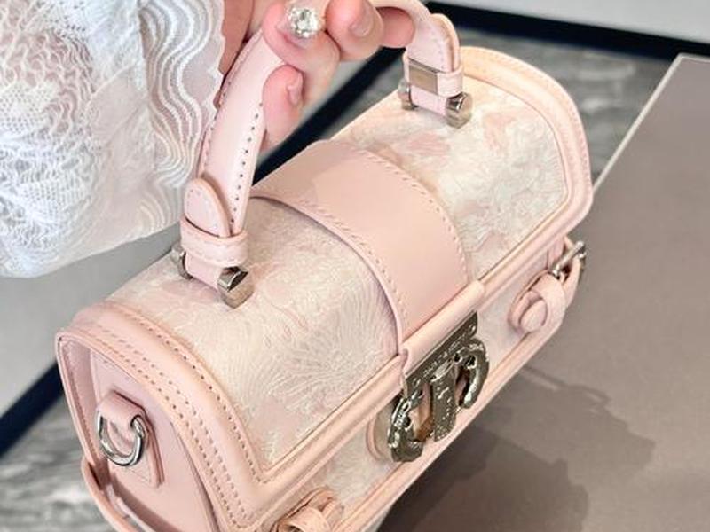 18岁送包包小众品牌 18岁年轻女孩喜欢什么品牌的书包 18岁送包包小众品牌 18岁年轻女孩喜欢什么品牌的书包