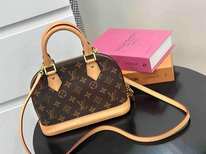 b的标志包包,b标志的奢侈品包 b的标志包包,b标志的奢侈品包