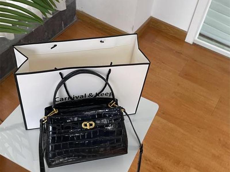 ck属于什么档次的品牌包包，ck属于什么档次的品牌包包有哪些